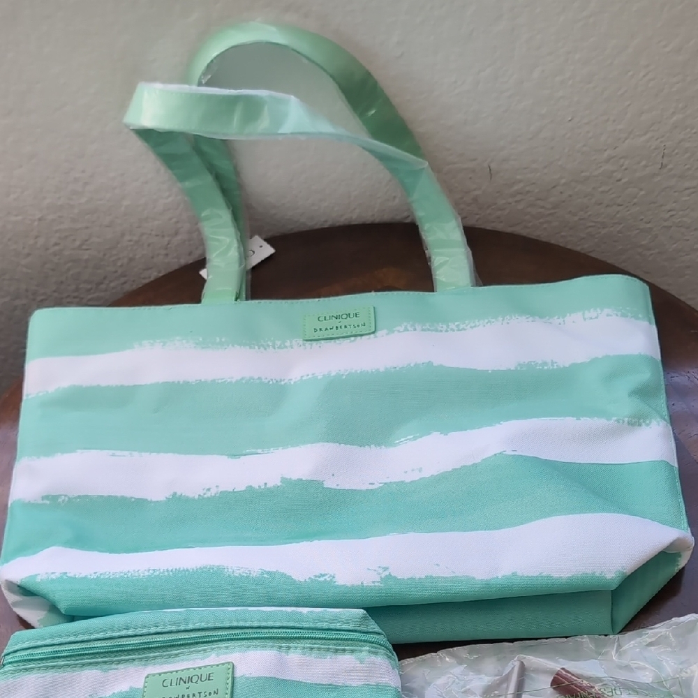 NWT Clinique x Drawbertson Mint Green and White Bag And Makeup Set - Picture 6 of 6